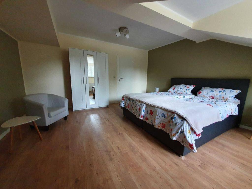 Apartment Am Bahnhof *